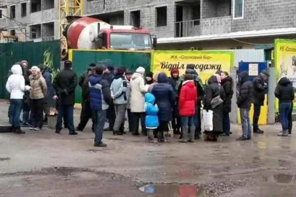 Киевляне решили с лопатами в руках бороться с незаконной застройкой города Киевляне решили с лопатами в руках бороться с незаконной застройкой города
