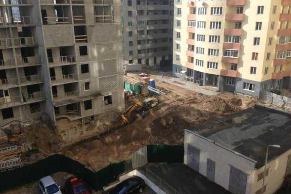 Киевляне решили с лопатами в руках бороться с незаконной застройкой города Киевляне решили с лопатами в руках бороться с незаконной застройкой города
