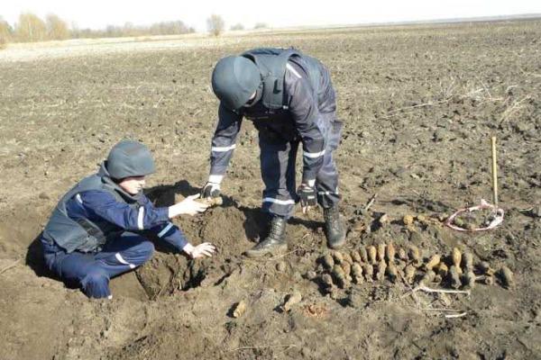 На Черниговщине спасатели обезвредили опасные "сюрпризы" прошедшей войны На Черниговщине спасатели обезвредили опасные "сюрпризы" прошедшей войны