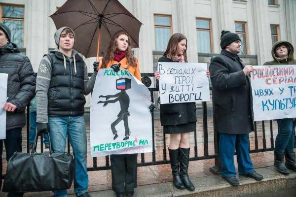 Под стенами ВРУ состоялась акция "Пока власти медлят, льется украинская кровь"