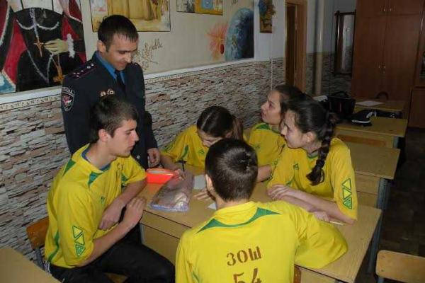 Квест для николаевских школьников провели общественная организация, работники ГАИ и милиции Квест для николаевских школьников провели общественная организация, работники ГАИ и милиции