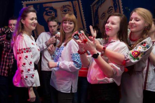 Молодежный мини-фестиваль "Ше.Fest" в Киеве собрал деньги для нужд военных Молодежный мини-фестиваль "Ше.Fest" в Киеве собрал деньги для нужд военных