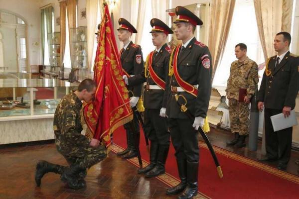 Военнослужащих-срочников торжественно уволили в запас в Одесской Военной Академии Военнослужащих-срочников торжественно уволили в запас в Одесской Военной Академии