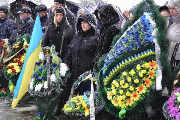 Винница со слезами на глазах прощалась с героями-десантниками, погибшими на Донбассе