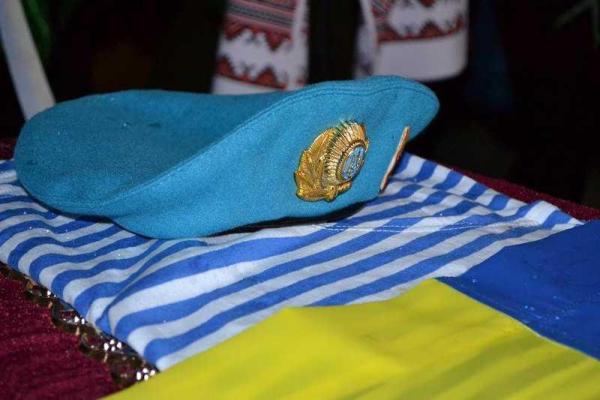 Винница со слезами на глазах прощалась с героями-десантниками, погибшими на Донбассе