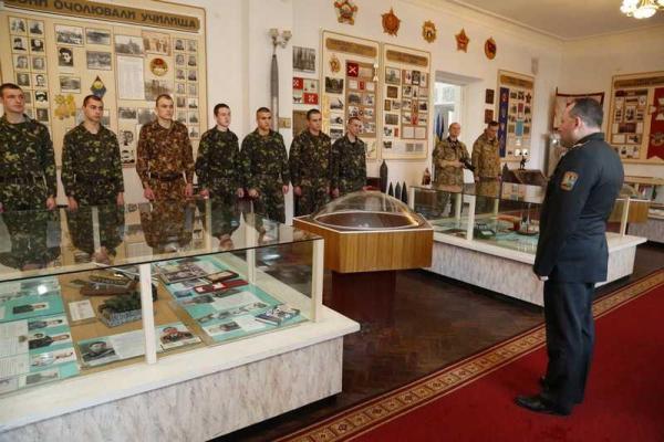 Военнослужащих-срочников торжественно уволили в запас в Одесской Военной Академии Военнослужащих-срочников торжественно уволили в запас в Одесской Военной Академии