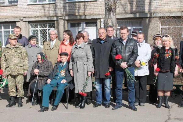 На Николаевщине открыли мемориальную доску в память о герое АТО, погибшем в Донецком аэропорту На Николаевщине открыли мемориальную доску в память о герое АТО, погибшем в Донецком аэропорту