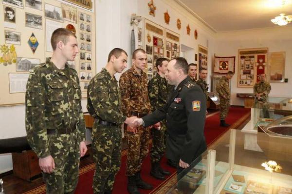 Военнослужащих-срочников торжественно уволили в запас в Одесской Военной Академии Военнослужащих-срочников торжественно уволили в запас в Одесской Военной Академии