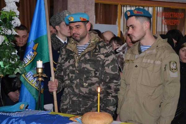 Винница со слезами на глазах прощалась с героями-десантниками, погибшими на Донбассе