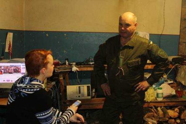 К людям в камуфляже в Славянске отношение неоднозначное... К людям в камуфляже в Славянске отношение неоднозначное...