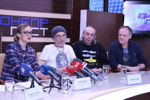 Группа "Братья Гадюкины" даст в Днепропетровске благотворительный концерт Группа "Братья Гадюкины" даст в Днепропетровске благотворительный концерт