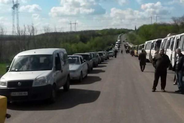 Долгая дорога в никуда: путешествие жителей "ЛНР" на "большую землю" Долгая дорога в никуда: путешествие жителей "ЛНР" на "большую землю"