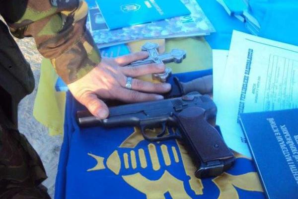 Украинцы вступают в ряды ОУН и отправляются на защиту Родины Украинцы вступают в ряды ОУН и отправляются на защиту Родины