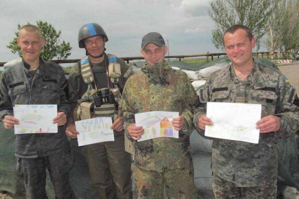 Маленькие украинцы поднимают дух бойцов на передовой искренними пожеланиями Маленькие украинцы поднимают дух бойцов на передовой искренними пожеланиями