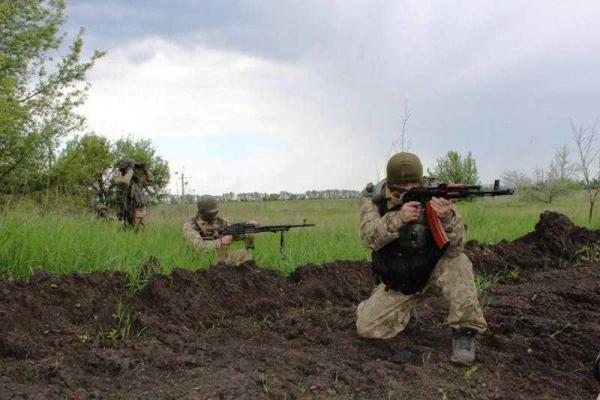 Тяжелые будни военных разведчиков на передовой в зоне АТО Тяжелые будни военных разведчиков на передовой в зоне АТО