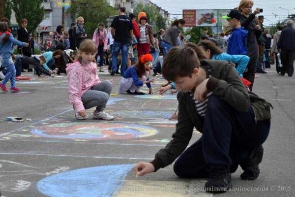 Жители и гости Северодонецка торжественно и весело отметили День Победы Жители и гости Северодонецка торжественно и весело отметили День Победы