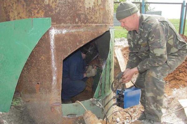 Украинские бойцы успевают не только защищать Родину, но и помогают мирному неселению  Украинские бойцы успевают не только защищать Родину, но и помогают мирному неселению