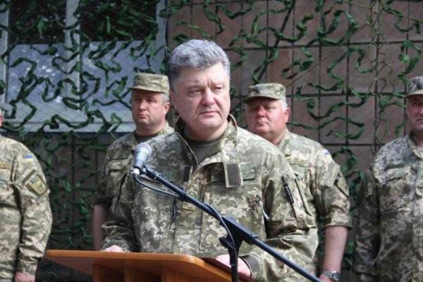 Порошенко на Донетчине провел рабочее совещание в штабе АТО Порошенко на Донетчине провел рабочее совещание в штабе АТО
