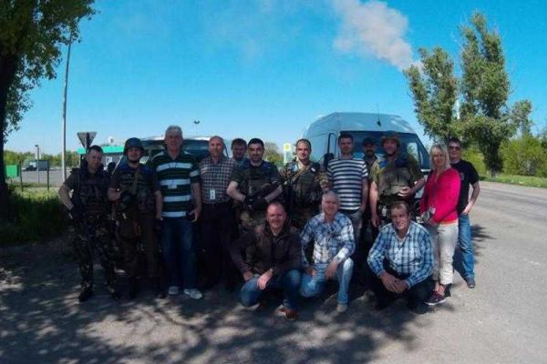 Украинские военные на Донбассе не оставляют в беде местных жителей и переселенцев