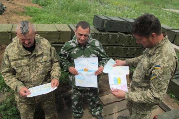 Маленькие украинцы поднимают дух бойцов на передовой искренними пожеланиями Маленькие украинцы поднимают дух бойцов на передовой искренними пожеланиями