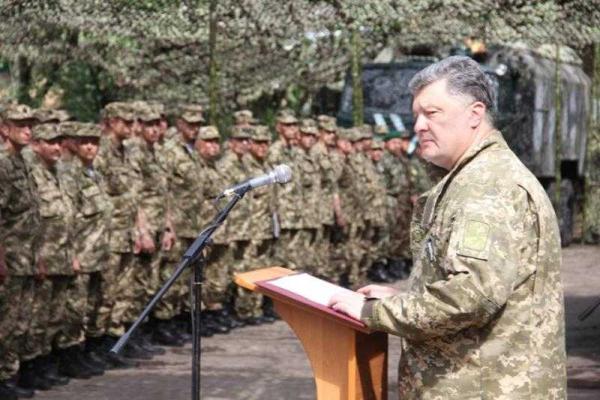Порошенко на Донетчине провел рабочее совещание в штабе АТО Порошенко на Донетчине провел рабочее совещание в штабе АТО