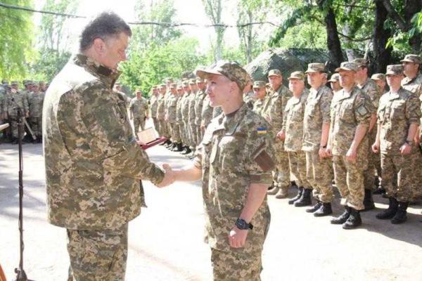 Порошенко на Донетчине провел рабочее совещание в штабе АТО Порошенко на Донетчине провел рабочее совещание в штабе АТО