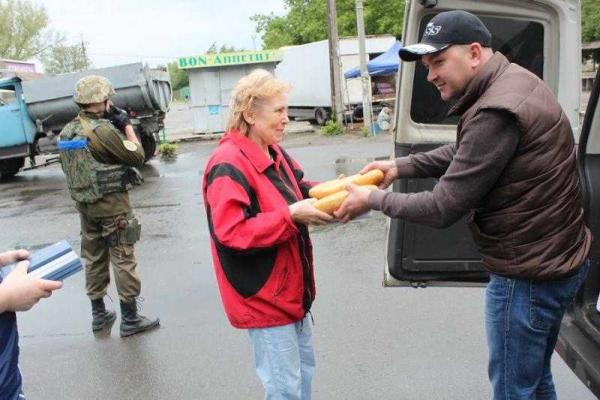 В прифронтовую Авдеевку бойцами ВСУ доставлен очередной груз "гуманитарки"