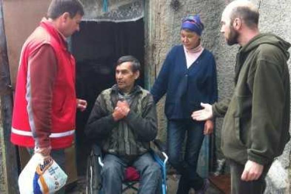 Мариупольские волонтеры по "дороге жизни" доставили жителям Гранитного гуманитарную помощь Мариупольские волонтеры по "дороге жизни" доставили жителям Гранитного гуманитарную помощь
