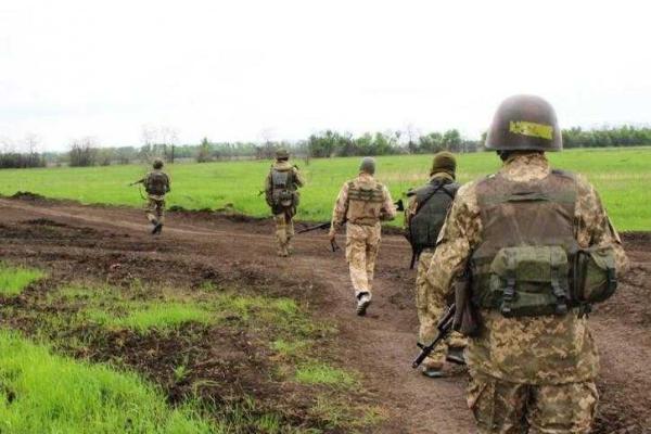Тяжелые будни военных разведчиков на передовой в зоне АТО Тяжелые будни военных разведчиков на передовой в зоне АТО