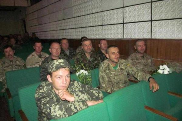 Военные артисты подарили свое мастерство защитникам Родины в прифронтовом Мариуполе