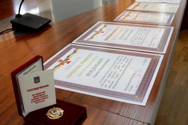 Спасатели, принимавшие участие в эвакуации граждан из Непала, отмечены ведомственными наградами