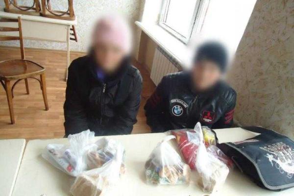Школьников "ДНР" одели в "идейные" футболки Школьников "ДНР" одели в "идейные" футболки