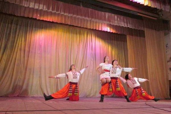 Военные артисты подарили свое мастерство защитникам Родины в прифронтовом Мариуполе