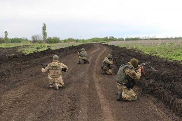 Тяжелые будни военных разведчиков на передовой в зоне АТО Тяжелые будни военных разведчиков на передовой в зоне АТО