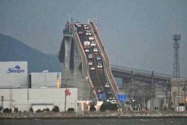 В Японии построен мост с невероятным углом подъема 