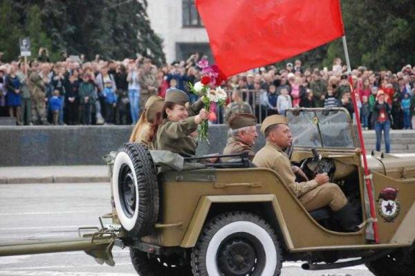 В Луганске прошли торжества по случаю 70-й годовщины Победы в ВОВ