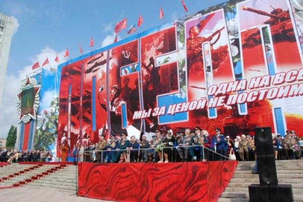 В Луганске прошли торжества по случаю 70-й годовщины Победы в ВОВ