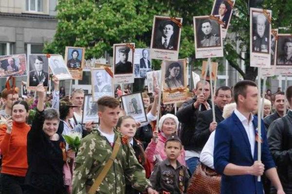 В Луганске прошли торжества по случаю 70-й годовщины Победы в ВОВ