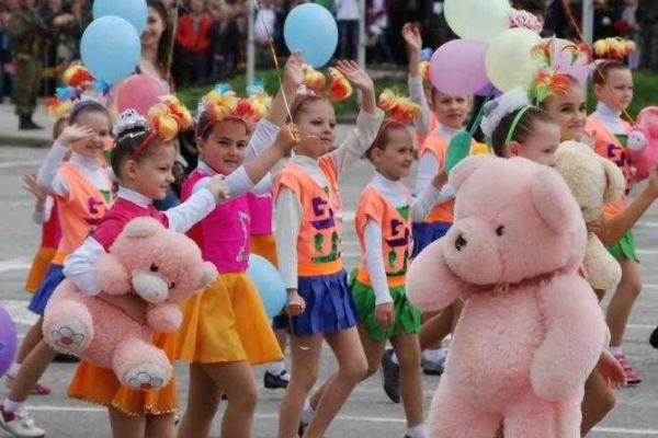 В Луганске прошли торжества по случаю 70-й годовщины Победы в ВОВ