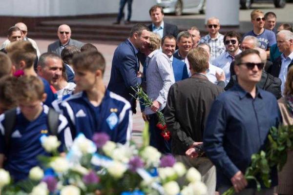 В Киеве провели митинг памяти легендарного тренера Валерия Лобановского В Киеве провели митинг памяти легендарного тренера Валерия Лобановского