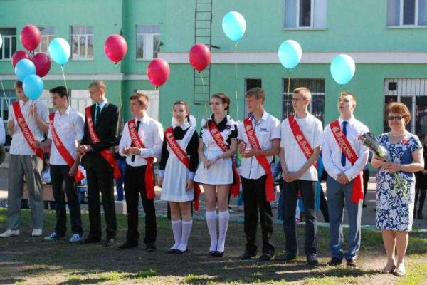 Для выпускников луганских школ прозвучал последний звонок Для выпускников луганских школ прозвучал последний звонок
