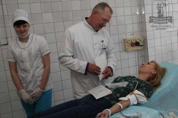 Ангел в белом халате, спасая жизни бойцов, сама оказалась на грани жизни и смерти Ангел в белом халате, спасая жизни бойцов, сама оказалась на грани жизни и смерти