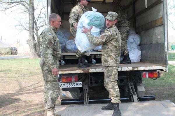 На Житомирщине десантники получили от благотворителей медицинское оборудование На Житомирщине десантники получили от благотворителей медицинское оборудование
