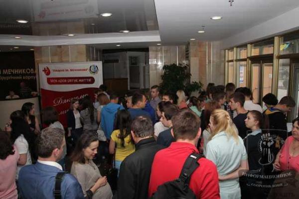 Ангел в белом халате, спасая жизни бойцов, сама оказалась на грани жизни и смерти Ангел в белом халате, спасая жизни бойцов, сама оказалась на грани жизни и смерти
