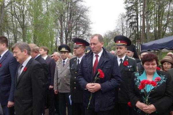 На Сумщине установили и увековечили имена фронтовиков, которые были захоронены в братской могиле На Сумщине установили и увековечили имена фронтовиков, которые были захоронены в братской могиле
