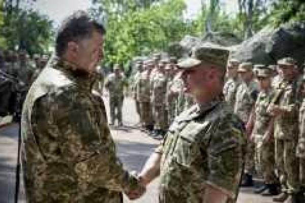Порошенко на Донетчине провел рабочее совещание в штабе АТО Порошенко на Донетчине провел рабочее совещание в штабе АТО