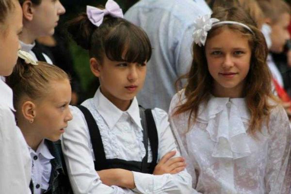 Выпускники оккупированной Горловки мечтают о будущем, о мире и о счастье