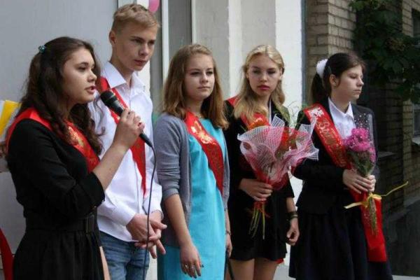 Выпускники оккупированной Горловки мечтают о будущем, о мире и о счастье