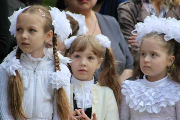 Выпускники оккупированной Горловки мечтают о будущем, о мире и о счастье