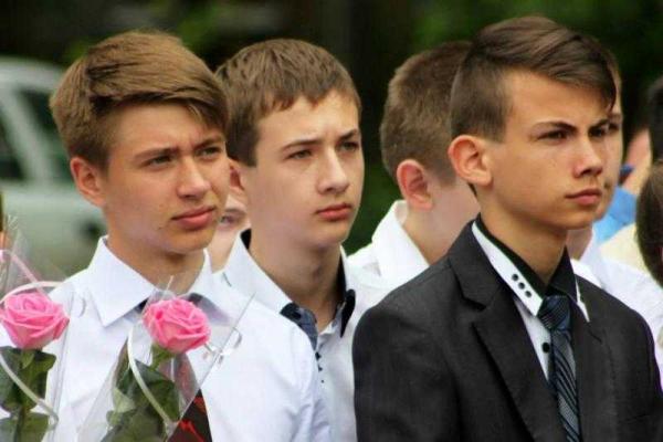 Выпускники оккупированной Горловки мечтают о будущем, о мире и о счастье